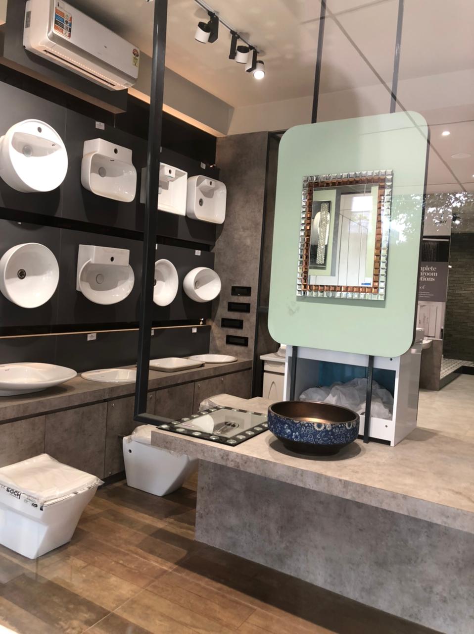 Showroom - Image 4